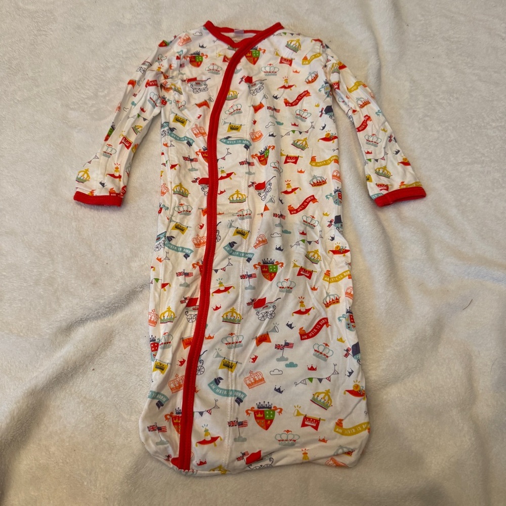MAGNETIC ME An Heir is born gown Modal Magnetic - Picture 2 of 6